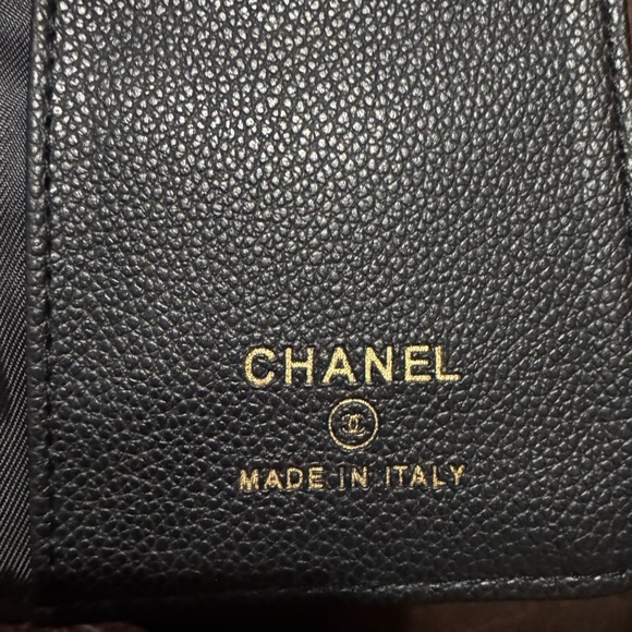 CHANEL Black Quilted Passport Holder GWP - Picture 4 of 6